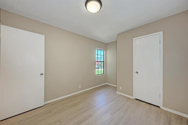 Building Photo - 12408 Deer Falls Dr