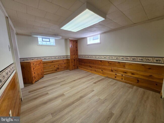 Building Photo - 224 Cedar Ave