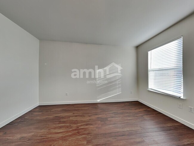 Building Photo - 10032 Terra Court Southeast