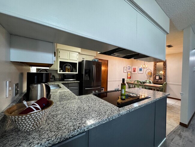 Building Photo - 8817 Kiwi Pl