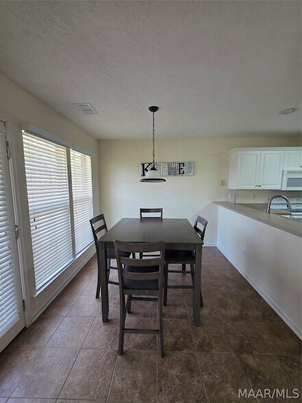 Building Photo - 9400 Bristlecone Dr