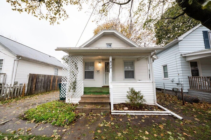 Primary Photo - 820 Comfort St