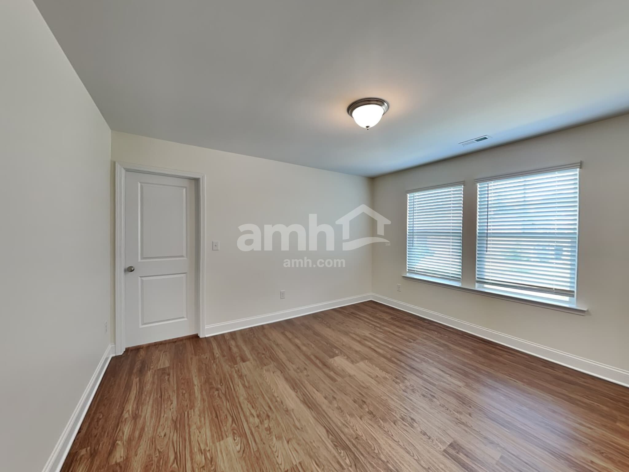 Building Photo - 4911 Trayton Ave