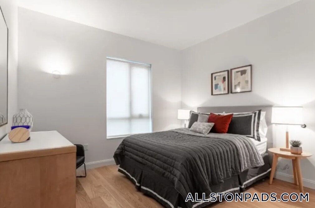 Building Photo - 83 Gardner St