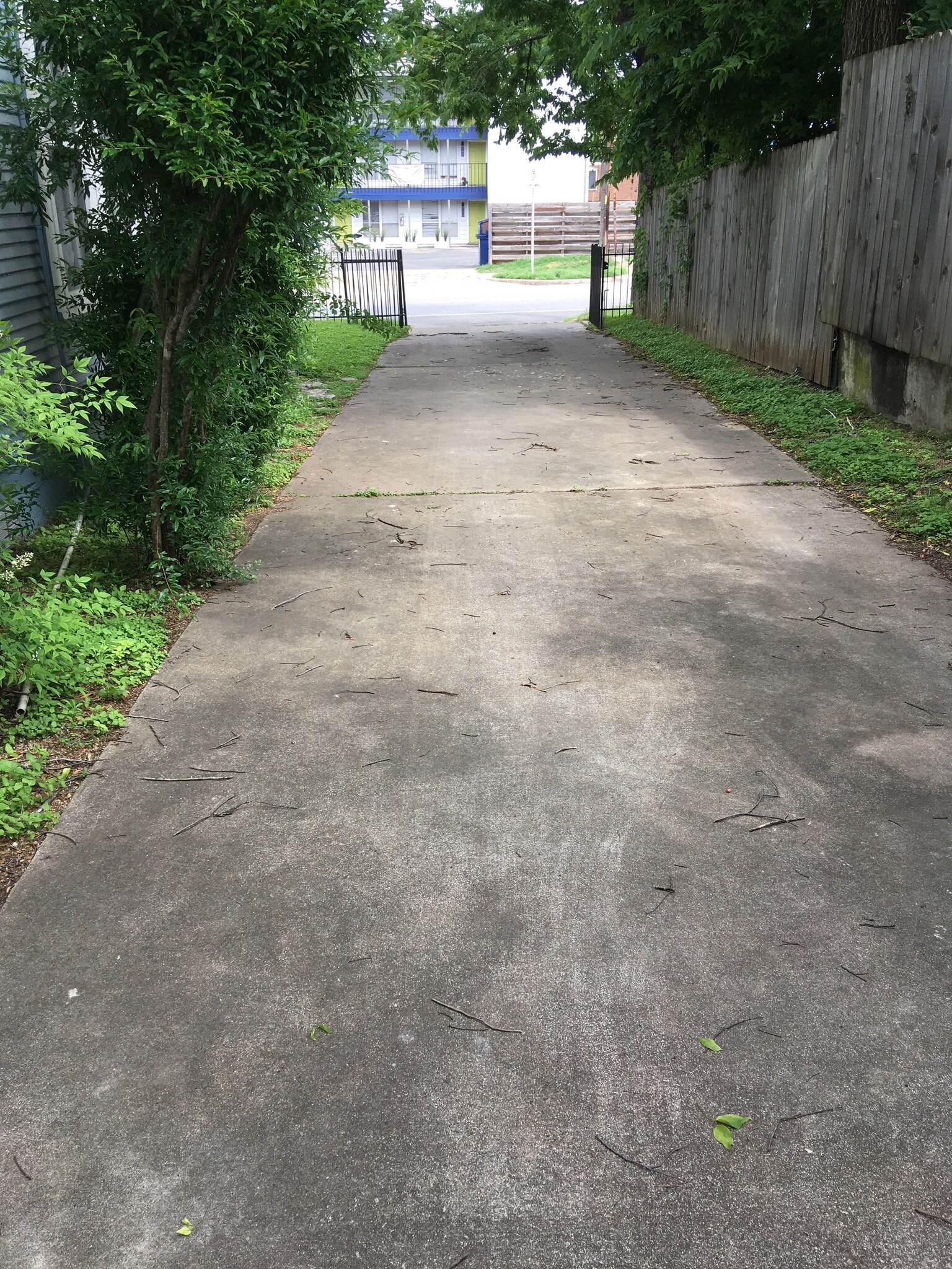 Long driveway with plenty of room for 2 cars. - 4302 Duval Street