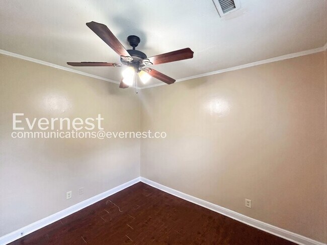 Building Photo - 2-Bed/1-Bath Home/Voucher Accepted/Available Now!