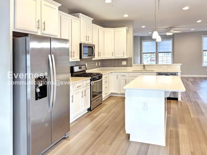 Building Photo - 9001 Elderwood Pl