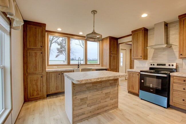 Building Photo - 295 Seays Rd