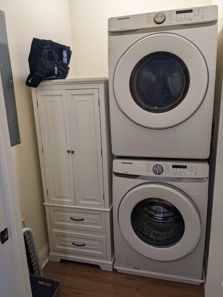 Laundry & Linen Closet - 225 W Pastorius St