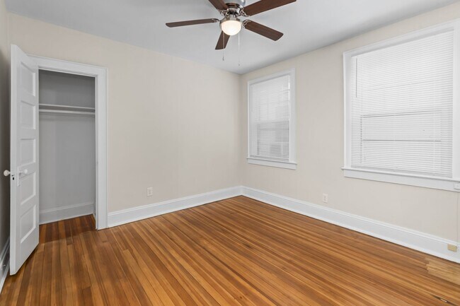 Building Photo - True Ghent Beauty 2/1 Move in Now