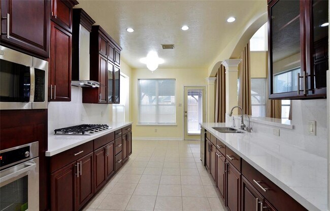 Building Photo - 7430 Boxwood Ridge Ln