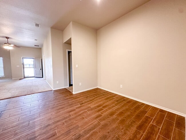 Building Photo - 3/2/2 Home in Windstone!