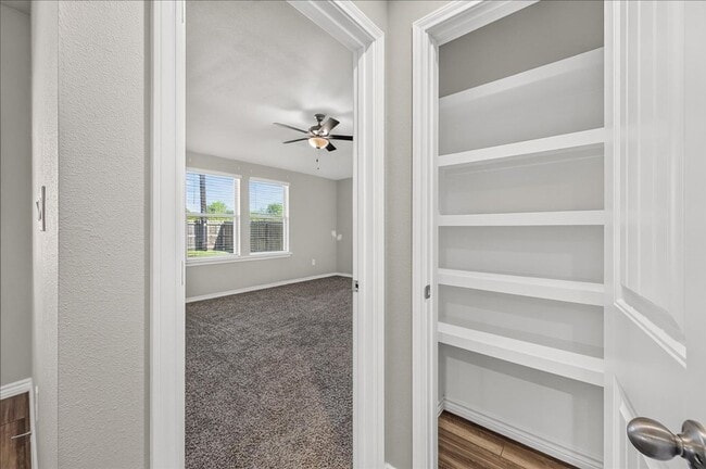 Building Photo - 8133 Cattlemen Dr