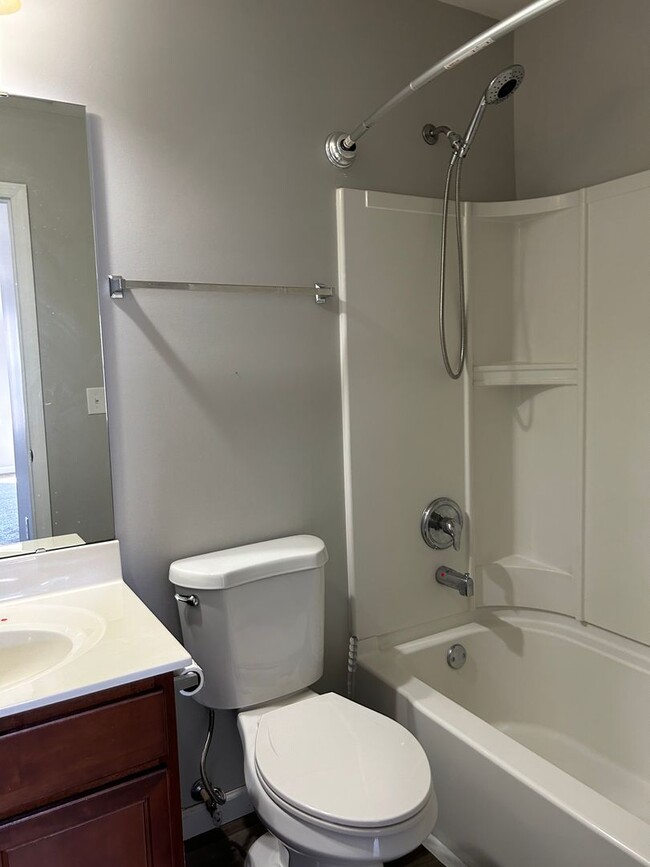 Building Photo - Condo Unit