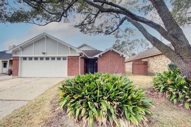 Primary Photo - 1402 Forest Home Dr