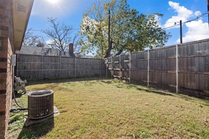 Building Photo - 4313 Flamingo Way