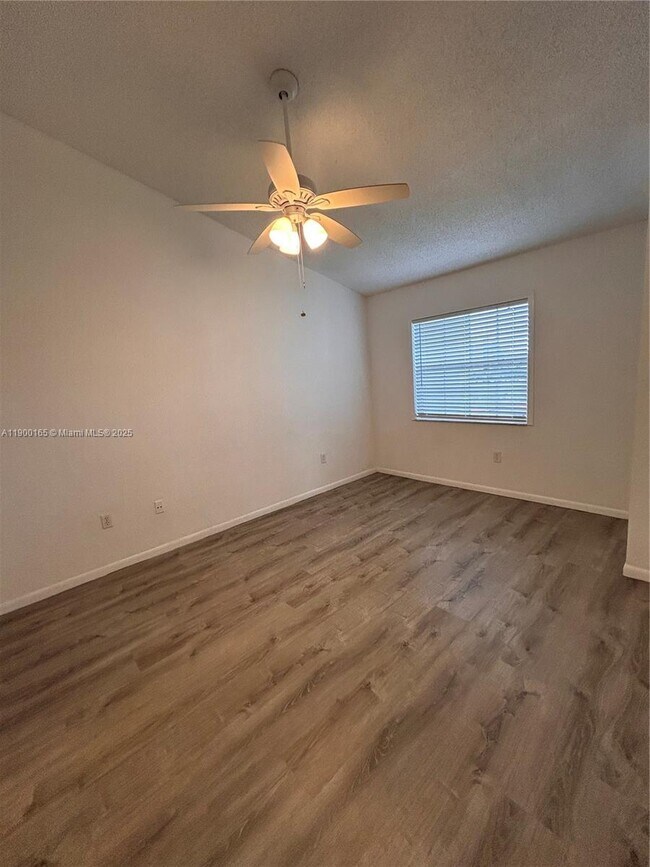 Building Photo - 2841 N Oakland Forest Dr
