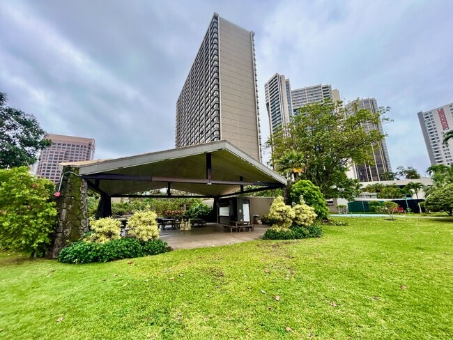 Building Photo - 1255 Nuuanu Ave