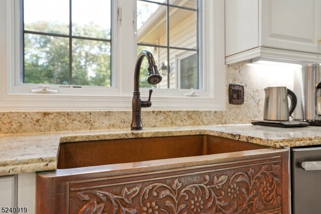 Building Photo - 22 Forest Hill Dr