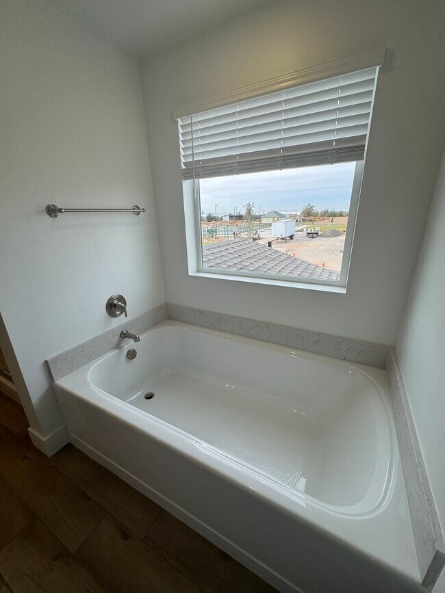 Building Photo - 6893 N Isaiah Ave