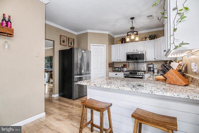 Building Photo - 510 Lilac Terrace NE
