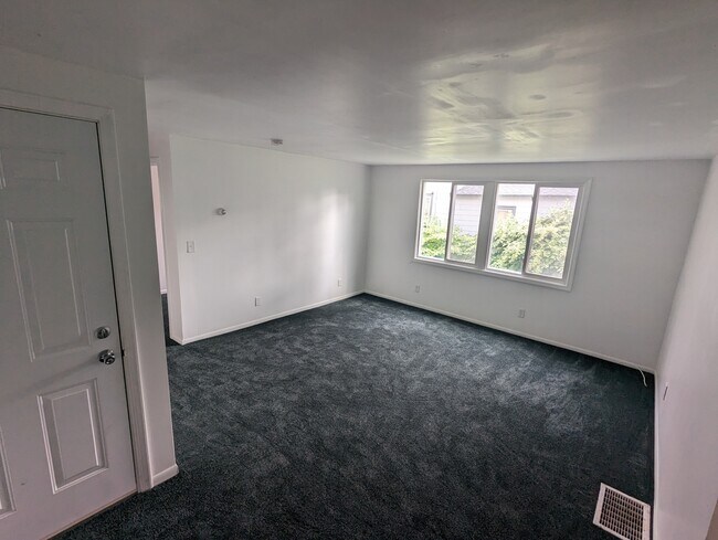 Large, bright living room - 1613 Iowa Ave