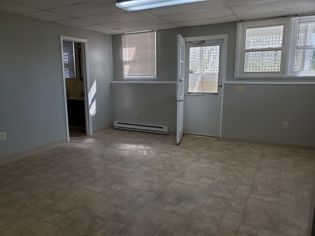 Building Photo - 802 E Chew St