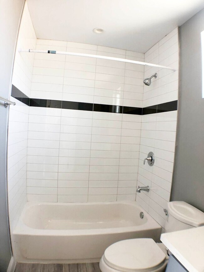 Building Photo - 410 Sloat St