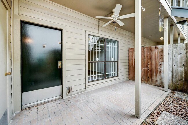 Building Photo - 1100 Augusta Dr