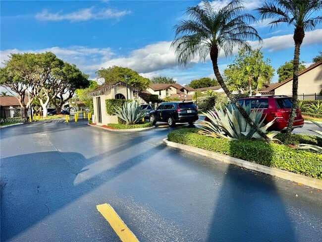 Building Photo - 10161 SW 137th Ct