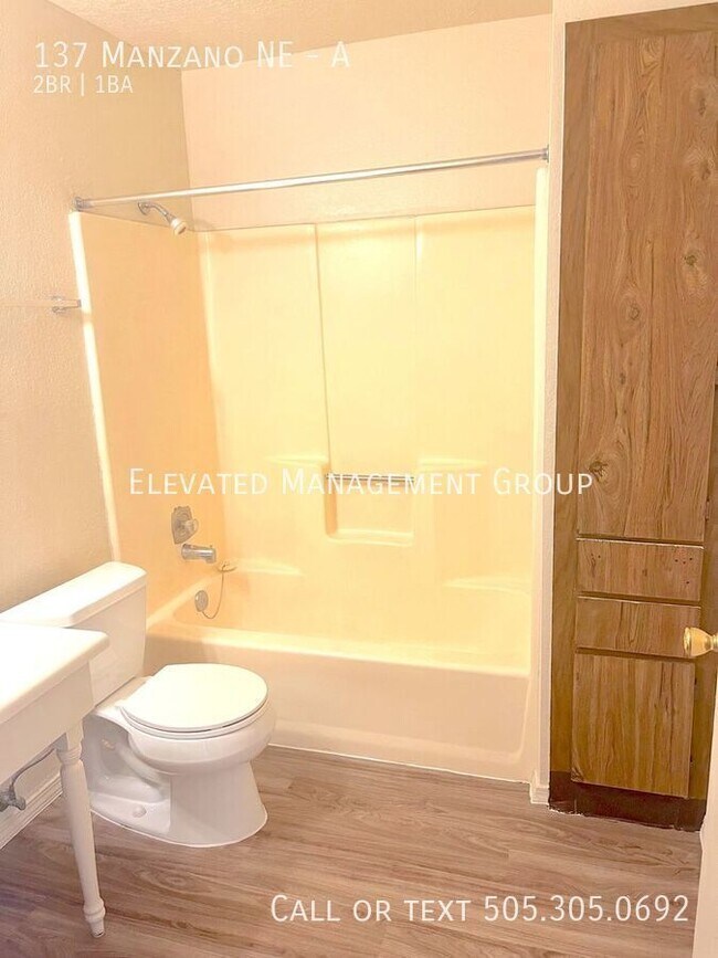 Building Photo - 137 Manzano St NE