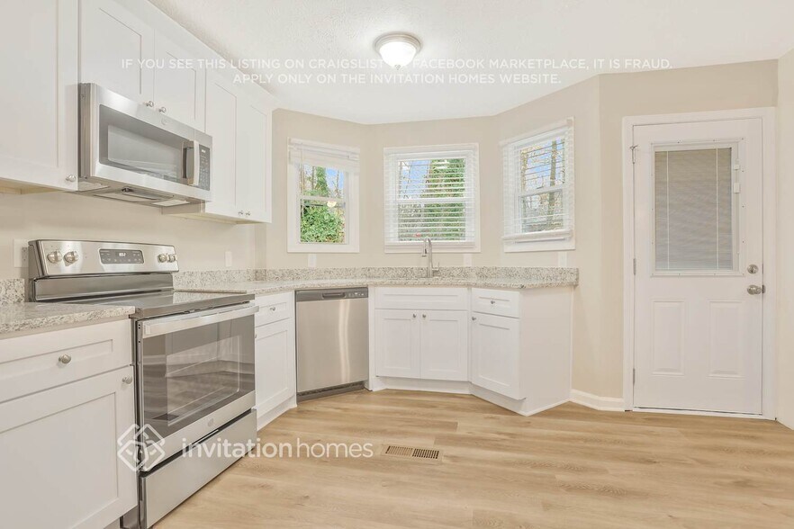 Building Photo - 1648 Roman Point Dr