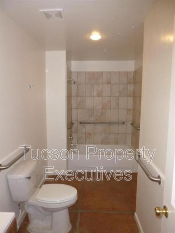 Building Photo - 1412 E 25th St