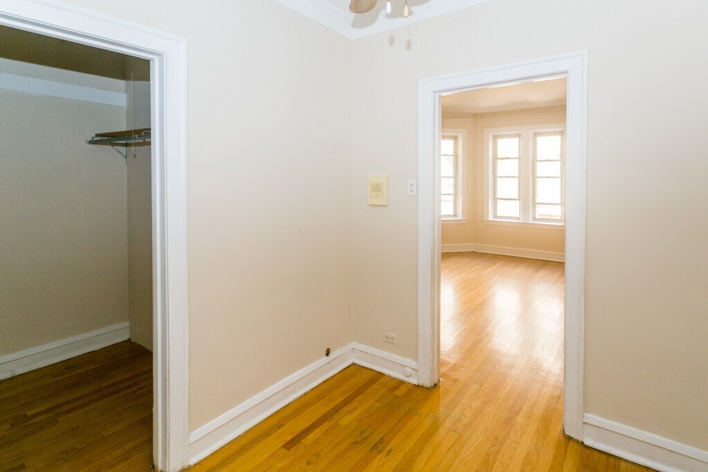 Building Photo - 4234 N Paulina