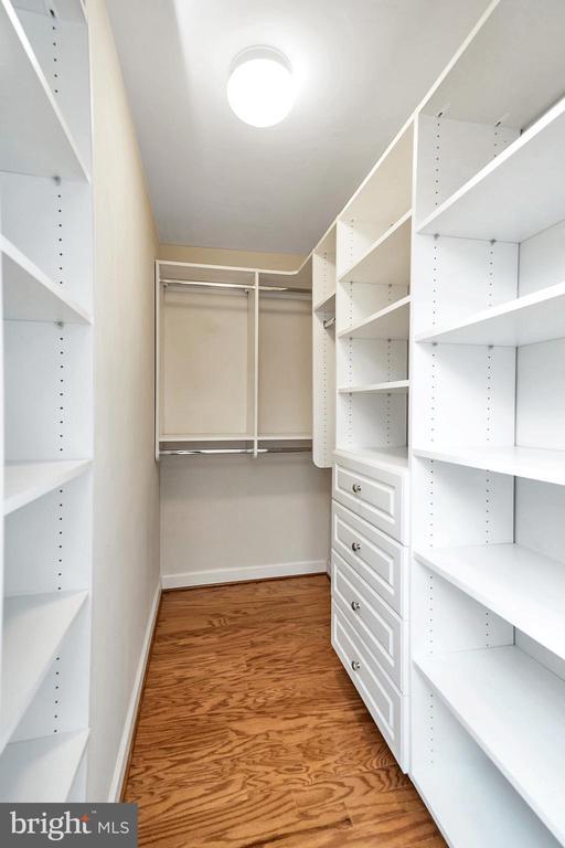 Building Photo - 4079 S Four Mile Run Dr