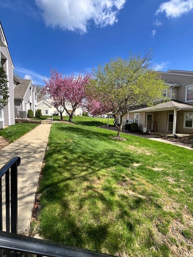 Building Photo - 2 Bed 2 Bath Condo in Council Rock School ...