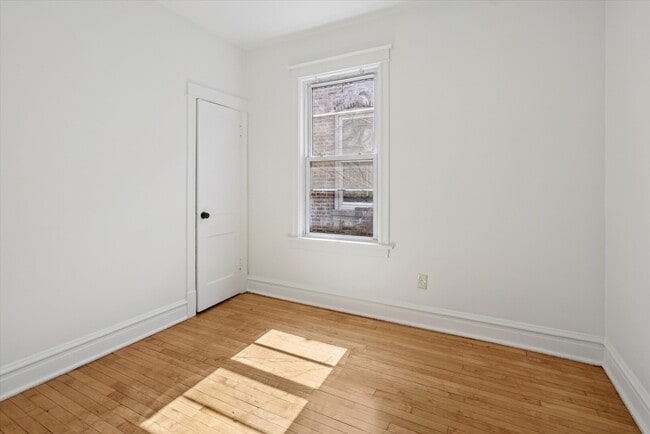 Building Photo - 1931 N Kostner Ave