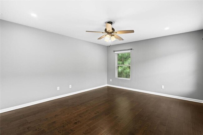 Building Photo - 407 Aviary Ln