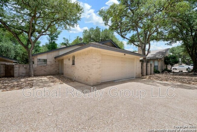 Building Photo - 118 Golden Way
