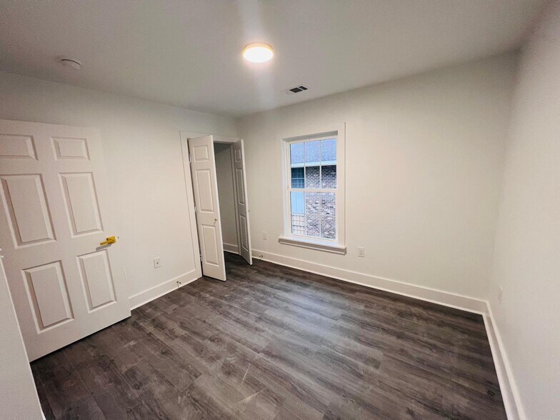 Building Photo - 7111 Porcher Dr