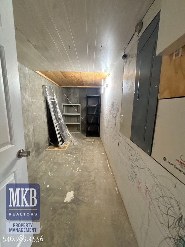 Building Photo - 6423 Westshire Ct
