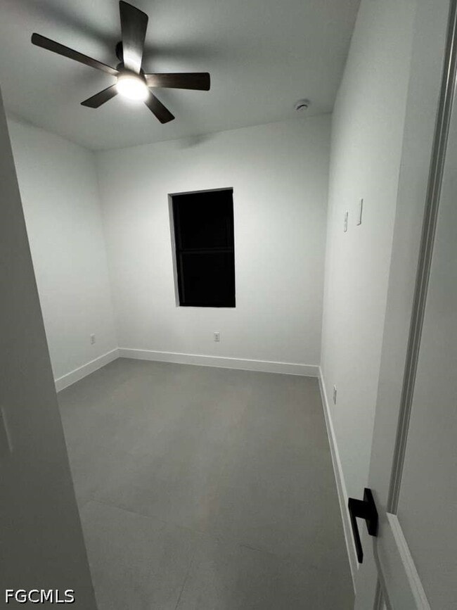 Building Photo - 1037 Barcelona St E