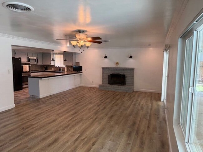 Building Photo - 8908 Thurber Ln