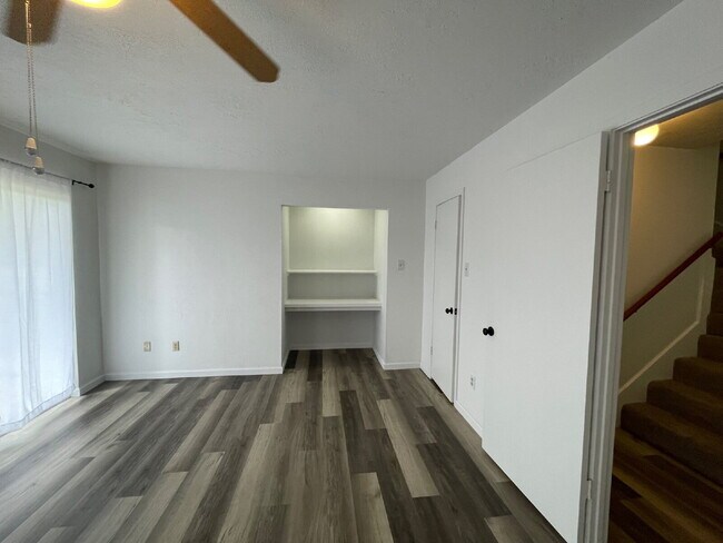 Building Photo - Enjoy living in Panorama Village and enjoy all it has to offer: 27-hole golf course, 3 city parks...