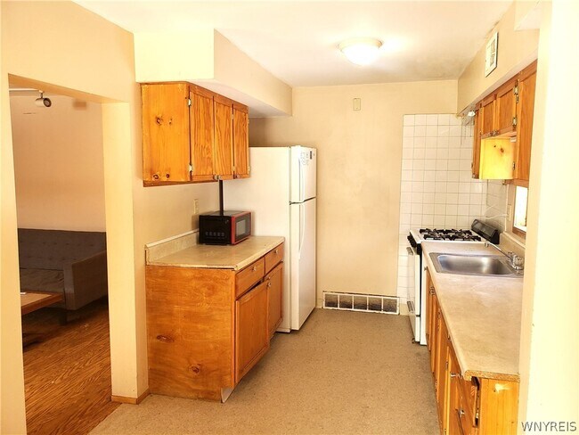 Building Photo - 91 Springville Ave