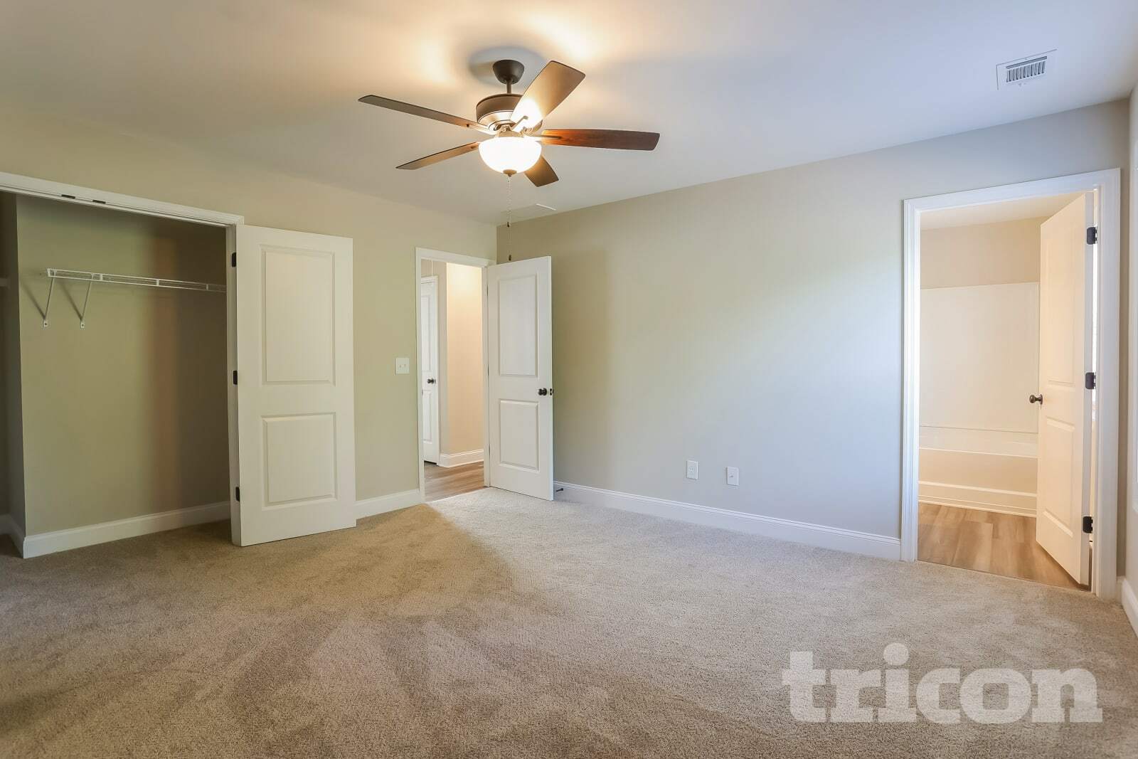 Building Photo - 209 Hampton Oaks Cir