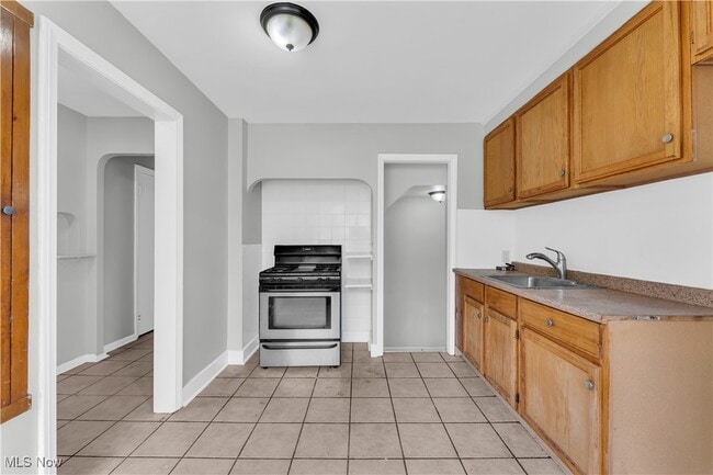 Building Photo - 856 E 237th St
