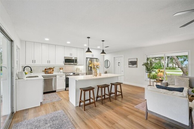 Building Photo - 311 Shore Dr E