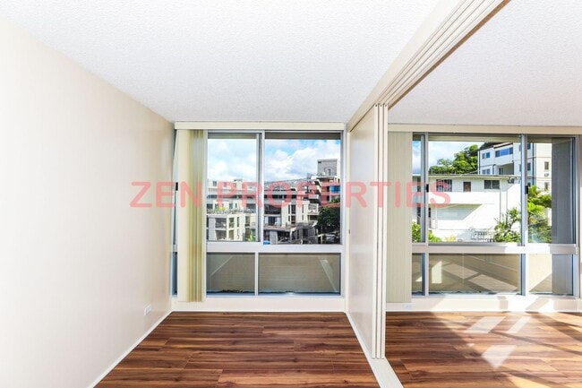 Building Photo - 2 bedroom, 1 bath unit with 1 parking stal...