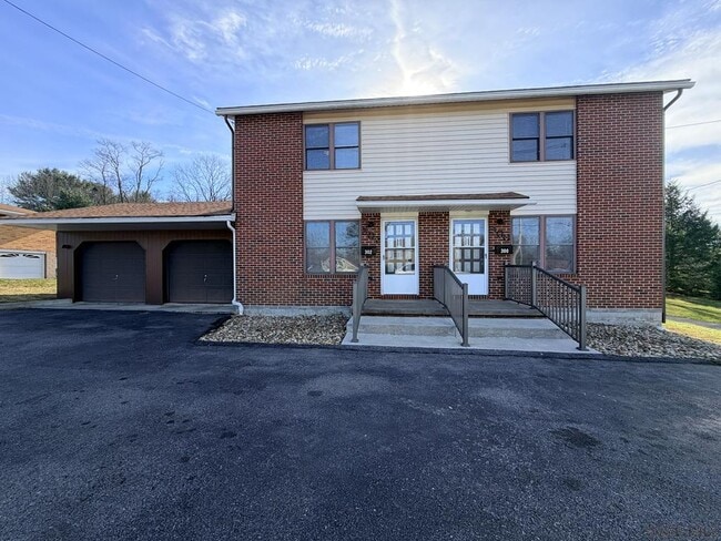 Primary Photo - 302 Walters Ave